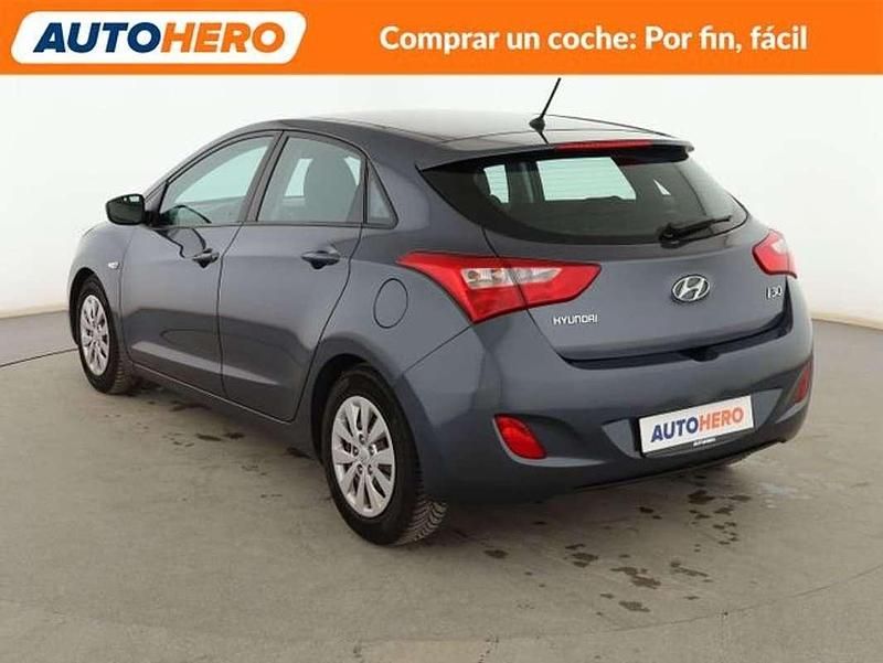 Usado Hyundai i30 101 CV (74 kW) 2016 Gris Berlina