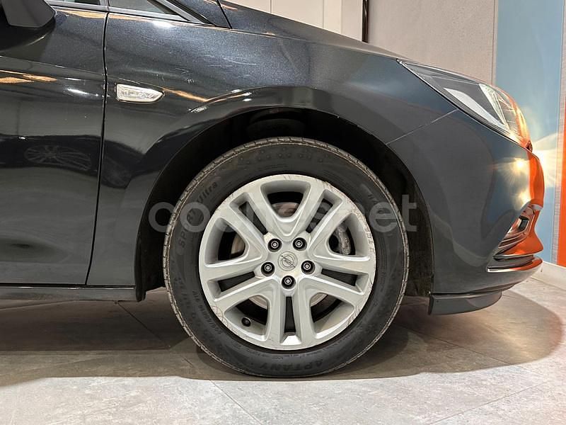 Usado Opel Astra Business 110 CV (80 kW) 2016 Negro Familiar