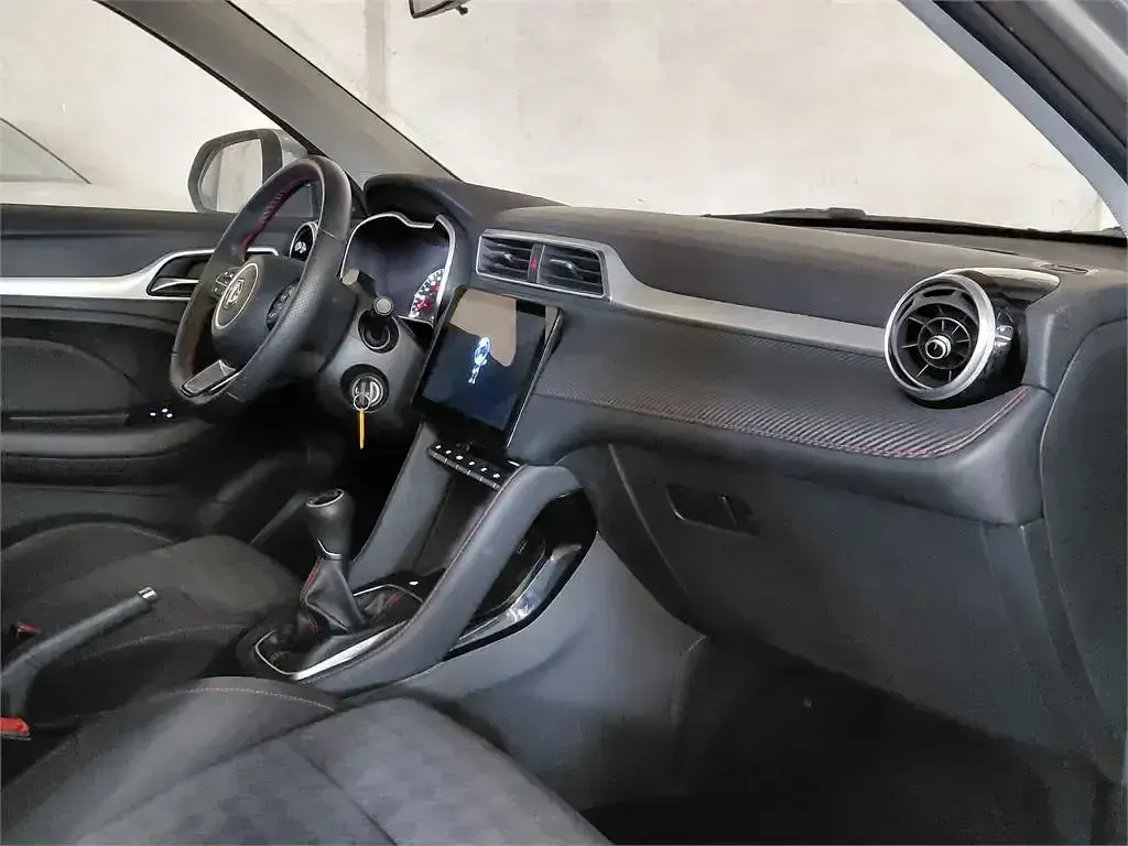 Usado MG ZS Comfort 106 CV (77 kW) 2025 Gris plata SUV