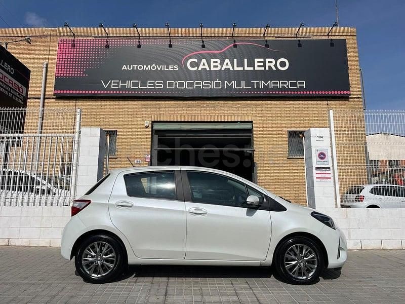 Usado Toyota Yaris Active 111 CV (81 kW) 2017 Blanco Berlina