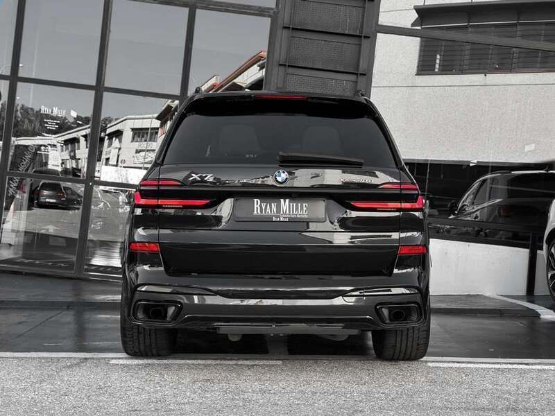 Usado BMW X7 M Sport 340 CV (250 kW) 2024 Negro SUV