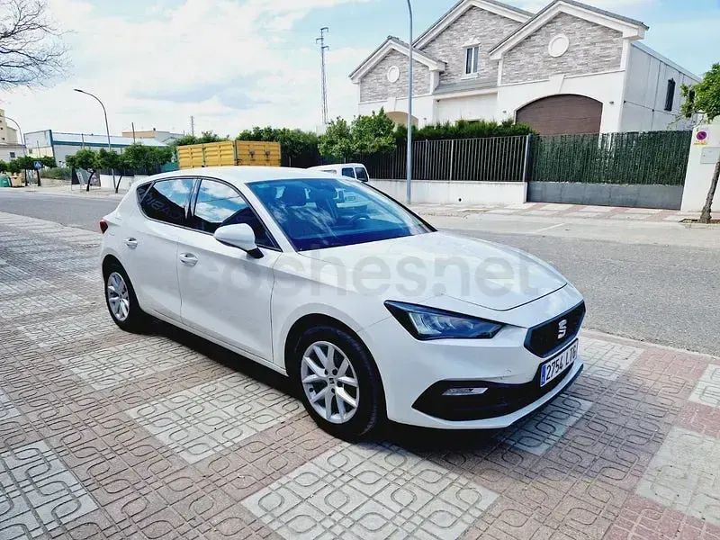 Usado Seat Leon Style 115 CV (84 kW) 2021 Blanco Berlina