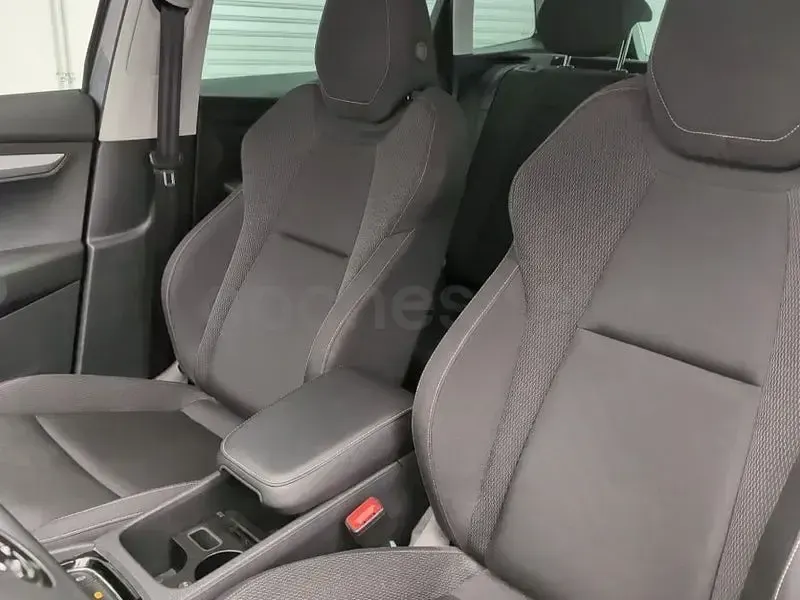 Usado Skoda Karoq SportLine 150 CV (110 kW) 2023 Gris / plata SUV