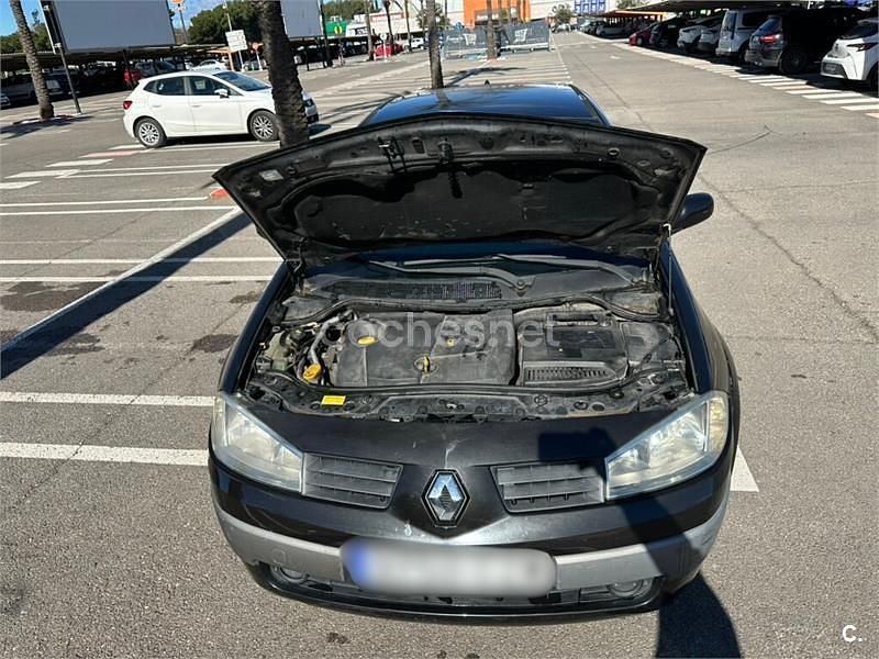 Usado Renault Mégane II Authentique 80 CV (58 kW) 2004 Negro Berlina