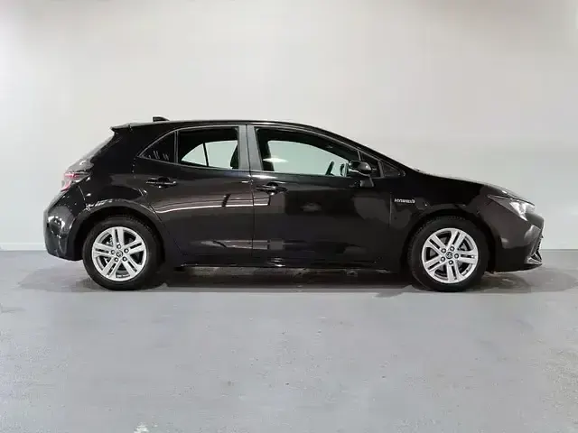 Używany Toyota Corolla Active 122 KM (89 kW) 2022 Czarny Hatchback