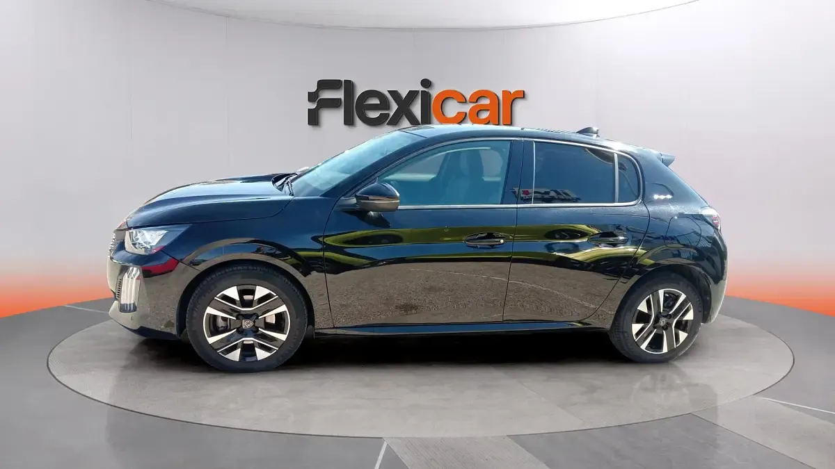 Usado Peugeot 208 Allure 100 CV (73 kW) 2025 Negro Utilitario