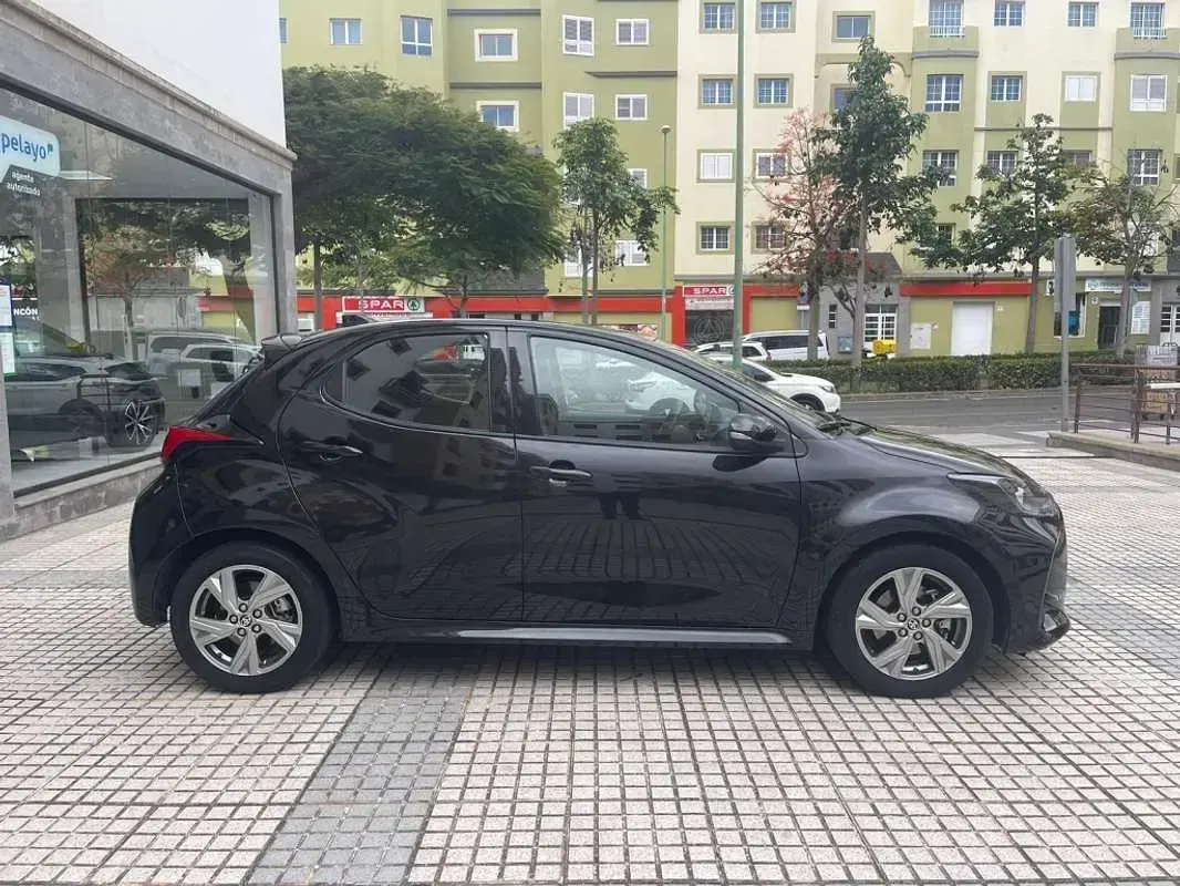 Usado Toyota Yaris Business Edition 116 CV (85 kW) 2022 Negro Utilitario