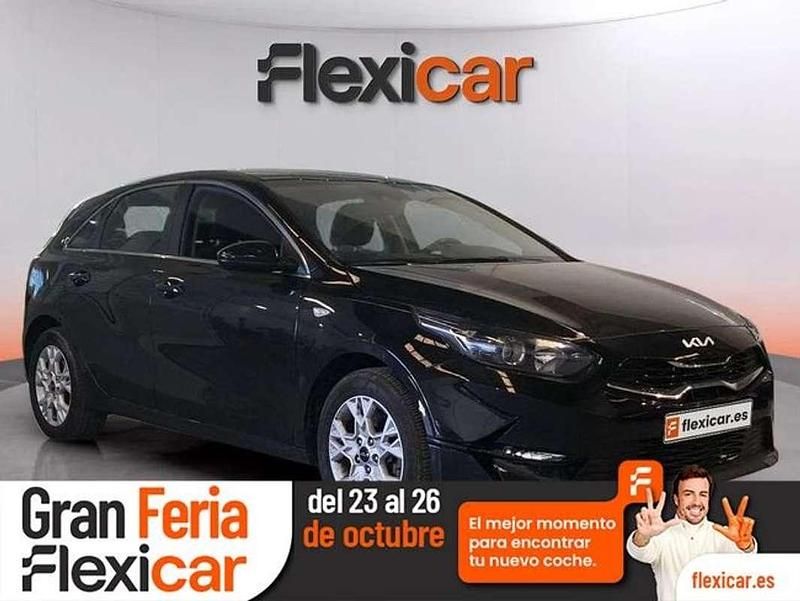 Negro Usado 2023 Kia Ceed Berlina | 16.790 € (Buen precio) - Imagen 1/4