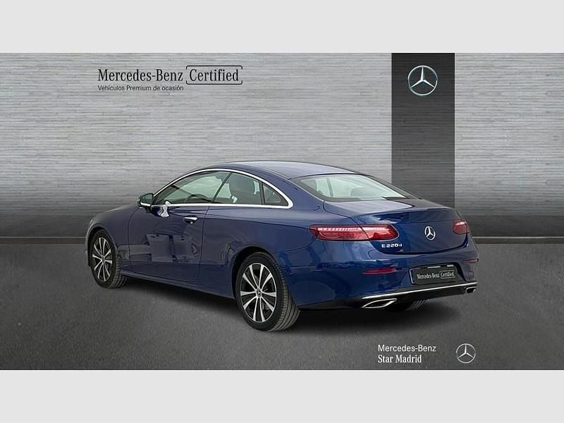 Usado Mercedes E220 Avantgarde 194 CV (142 kW) 2021 Azul cavansita (metalizada) Coupe