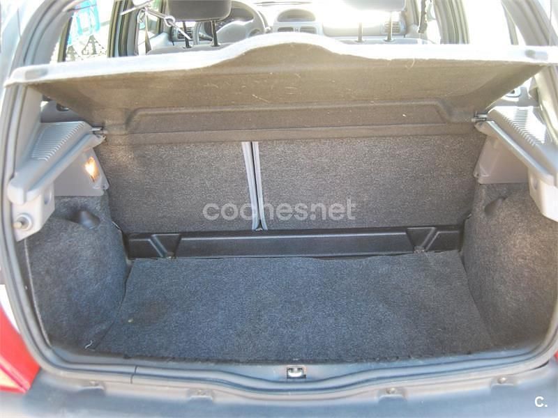 Usado Renault Clio II 60 CV (44 kW) 1999 Gris / plata Berlina