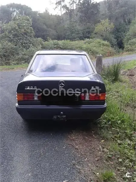 Usado Mercedes 190 94 CV (69 kW) 1992 Negro Berlina