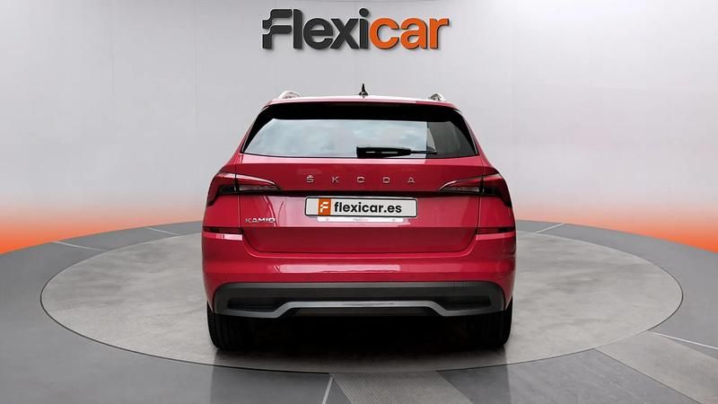 Usado Skoda Kamiq Ambition 110 CV (80 kW) 2022 Rojo SUV