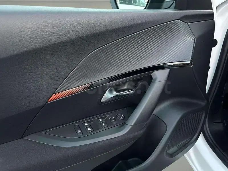 Usado Peugeot 2008 Active 100 CV (73 kW) 2020 Blanco SUV