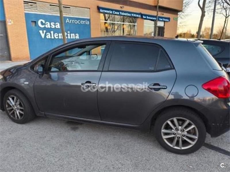 Usado Toyota Auris 90 CV (66 kW) 2009 Gris / plata Utilitario