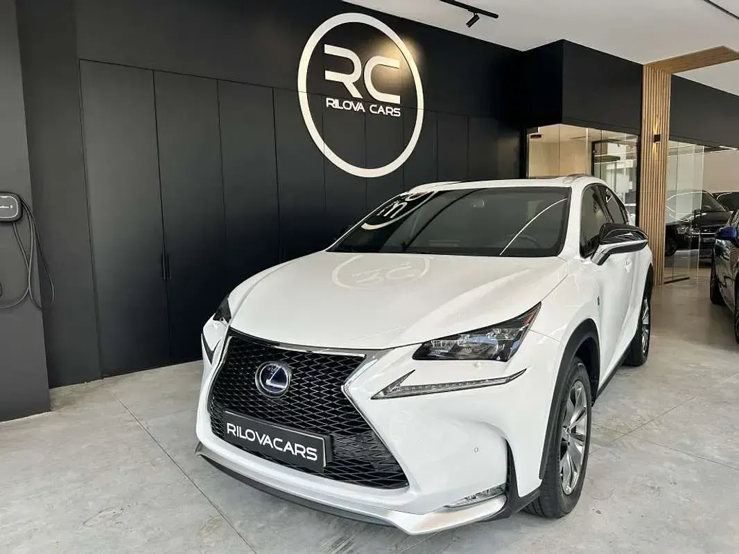 Usado Lexus NX300h Sport Line 197 CV (144 kW) 2018 Blanco SUV