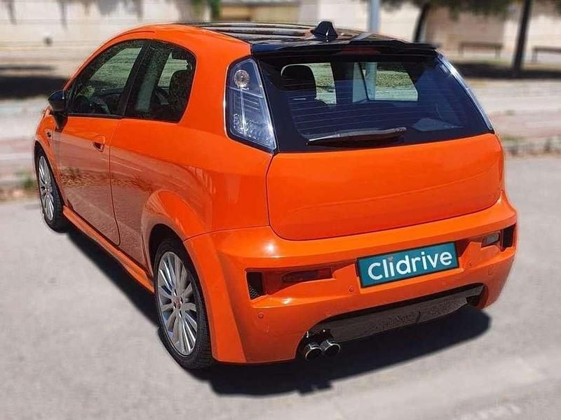 Usado Fiat Punto Sport 131 CV (96 kW) 2006 Naranja Berlina