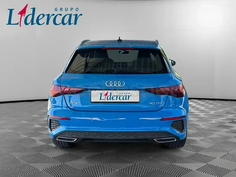 Usado Audi A3 S-Line 116 CV (85 kW) 2020 Azul Berlina