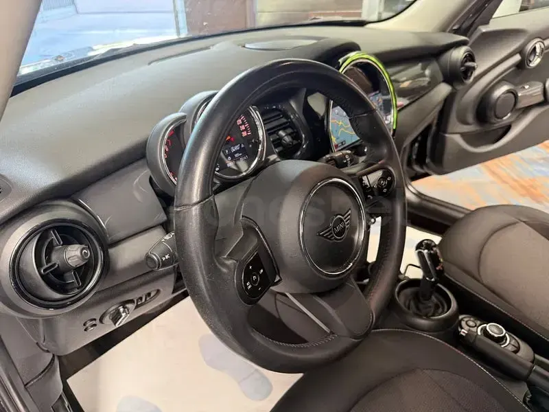 Usado Mini Cooper 136 CV (100 kW) 2022 Negro Utilitario