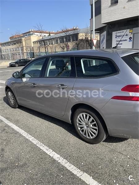 Usado Peugeot 308 SW Active 120 CV (88 kW) 2016 Gris / plata Familiar