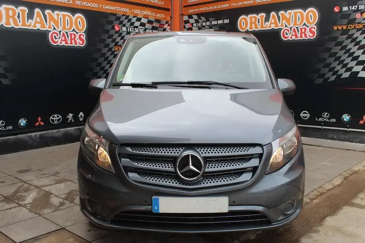 Usado Mercedes V220 163 CV (119 kW) 2018 Gris Monovolumen
