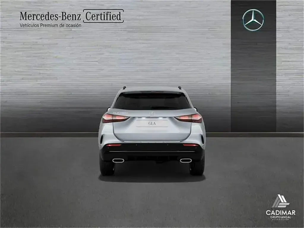 Usado Mercedes GLA200 AMG line 150 CV (110 kW) 2024 Gris SUV