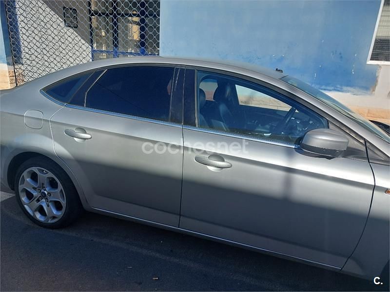 Gris / plata Usado 2009 Ford Mondeo Ambiente Berlina | 3000 € (Super precio) - Imagen 1/4