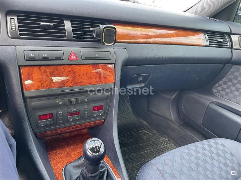 Usado Audi A6 130 CV (95 kW) 2001 Azul Berlina