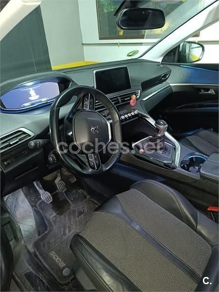 Gris / plata Usado 2017 Peugeot 5008 Allure SUV | 13.000 € (Precio justo) - Imagen 1/4