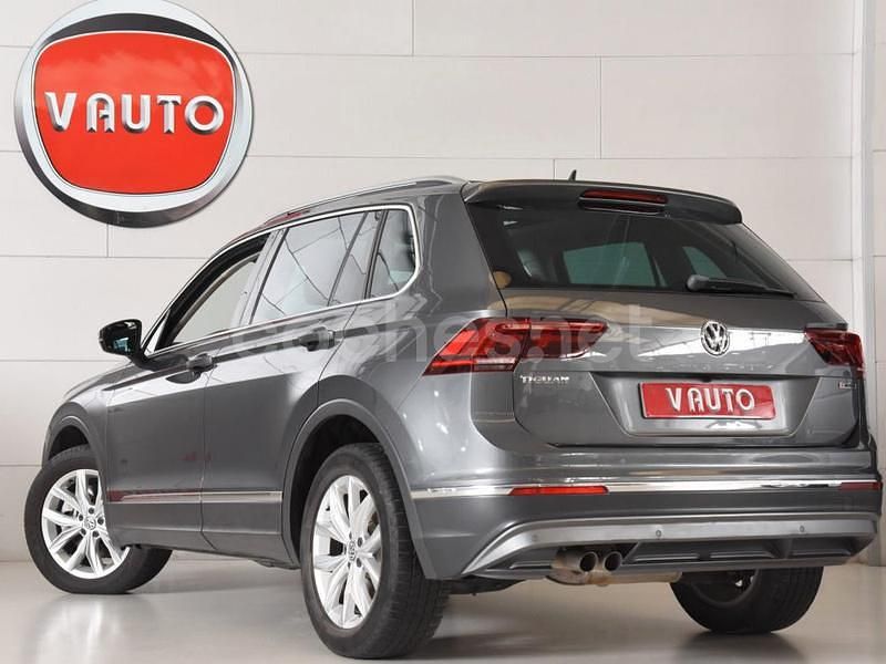 Usado VW Tiguan Sportline 190 CV (139 kW) 2018 Gris / plata SUV