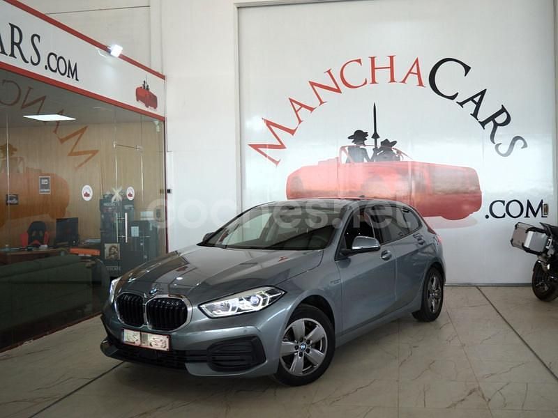 Usado BMW 116 Comfort Edition 116 CV (85 kW) 2022 Gris / plata Utilitario