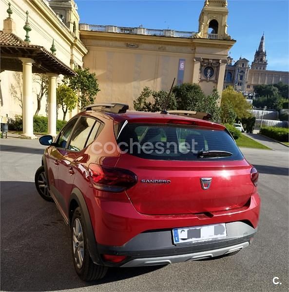 Usado Dacia Sandero Comfort 101 CV (74 kW) 2021 Granate Berlina