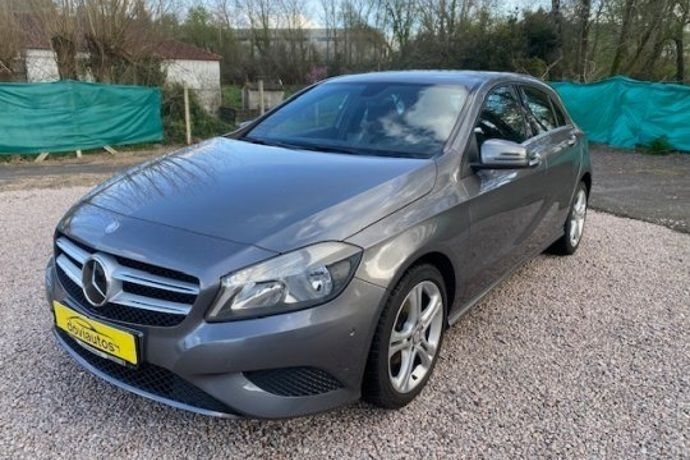 Gris Usado 2012 Mercedes A180 Urban Utilitario | 13.990 € (Un poco caro) - Imagen 1/4