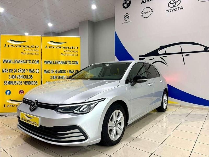 Usado VW Golf VIII Life 116 CV (85 kW) 2021 Plateado Utilitario