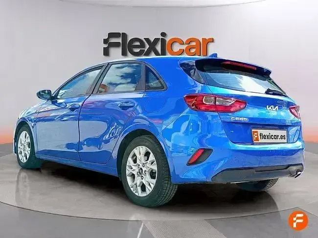 Usado Kia Ceed 100 CV (73 kW) 2021 Azul Utilitario