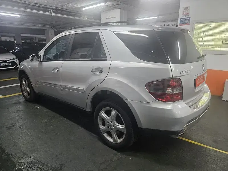 Usado Mercedes ML320 224 CV (164 kW) 2007 Gris / plata SUV
