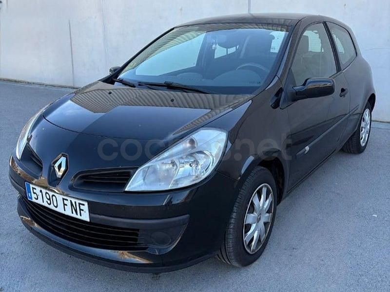 Usado Renault Clio II Authentique 85 CV (62 kW) 2007 Negro Berlina