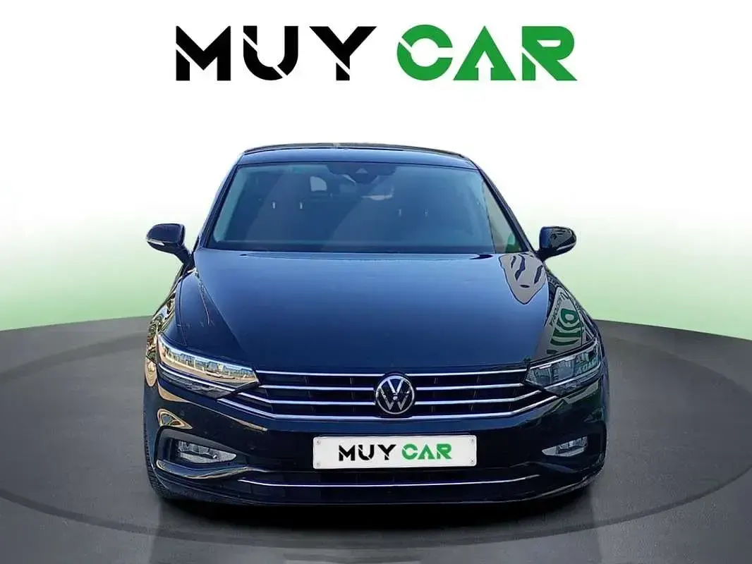 Usado VW Passat Executive 122 CV (89 kW) 2022 Negro Familiar