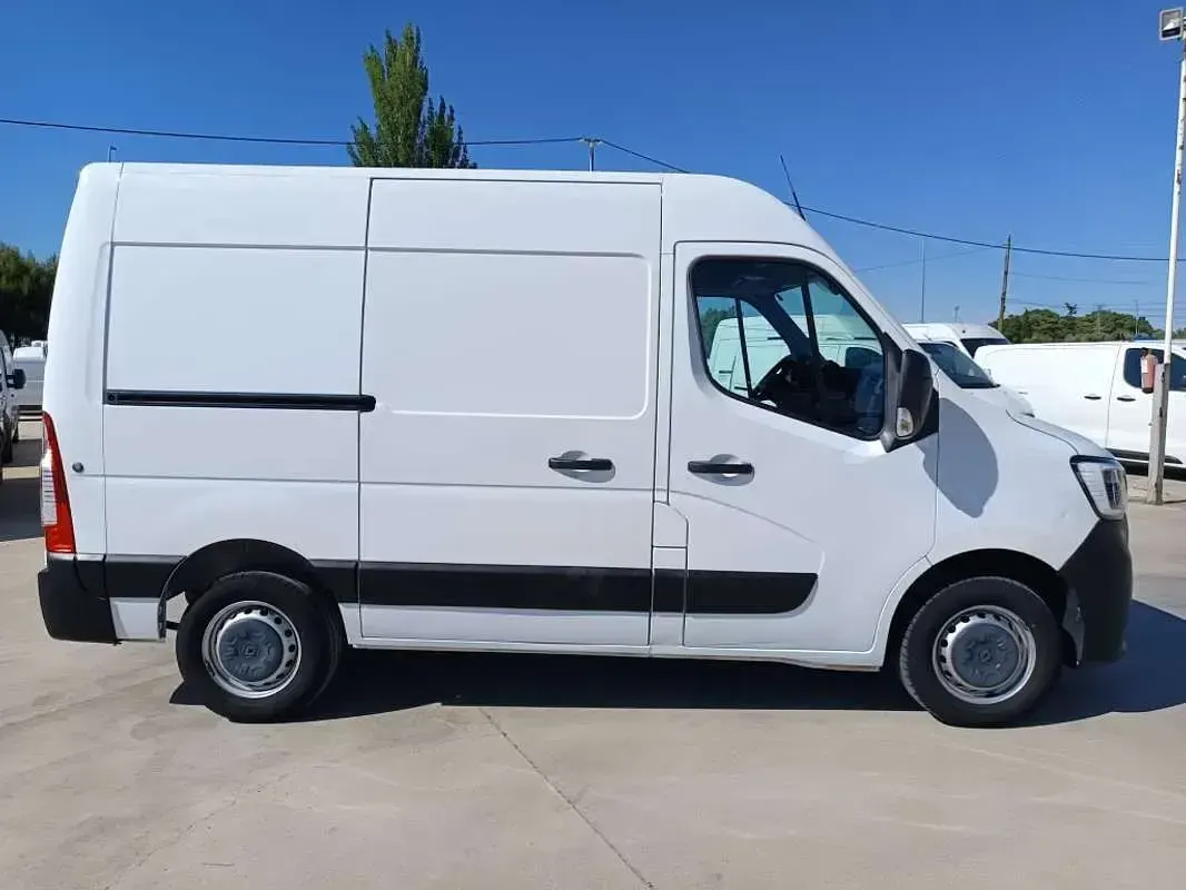 Usado Renault Master 135 CV (99 kW) 2022 Blanco Monovolumen