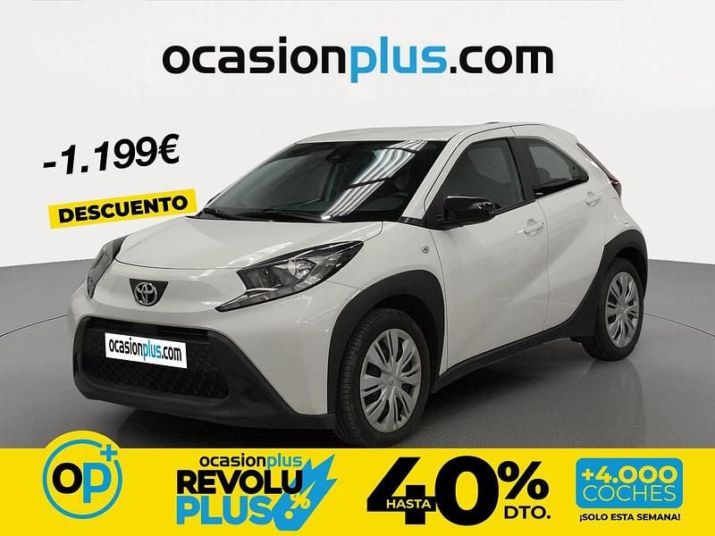 Usado Toyota Aygo X Play 72 CV (52 kW) 2023 Blanco SUV