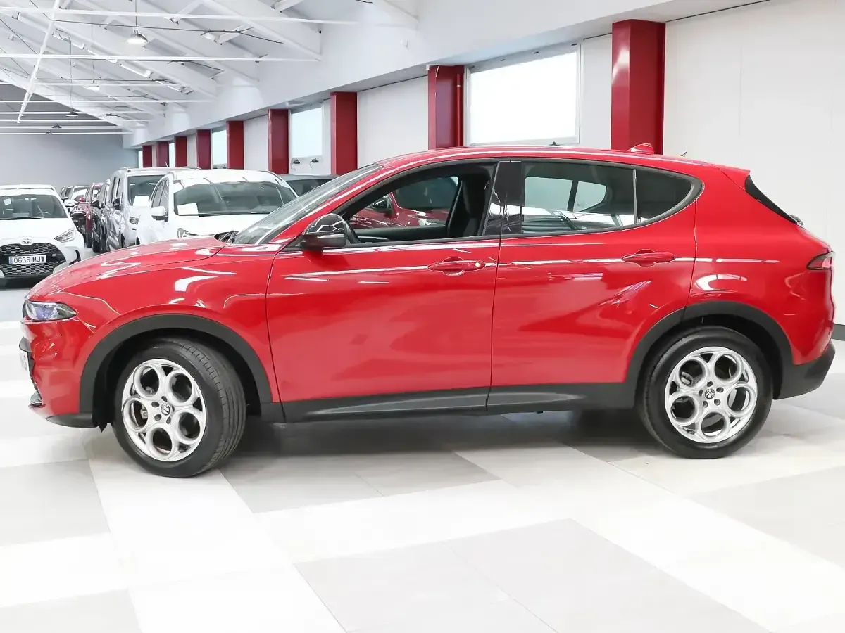 Usado Alfa Romeo Tonale Sprint 130 CV (95 kW) 2023 Rojo SUV