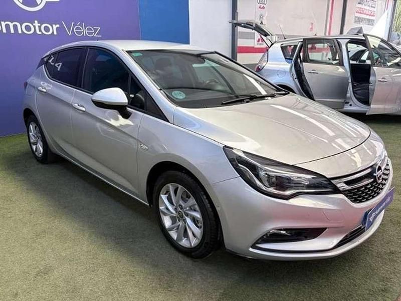 Usado Opel Astra Dynamic 136 CV (100 kW) 2019 Plateado Berlina