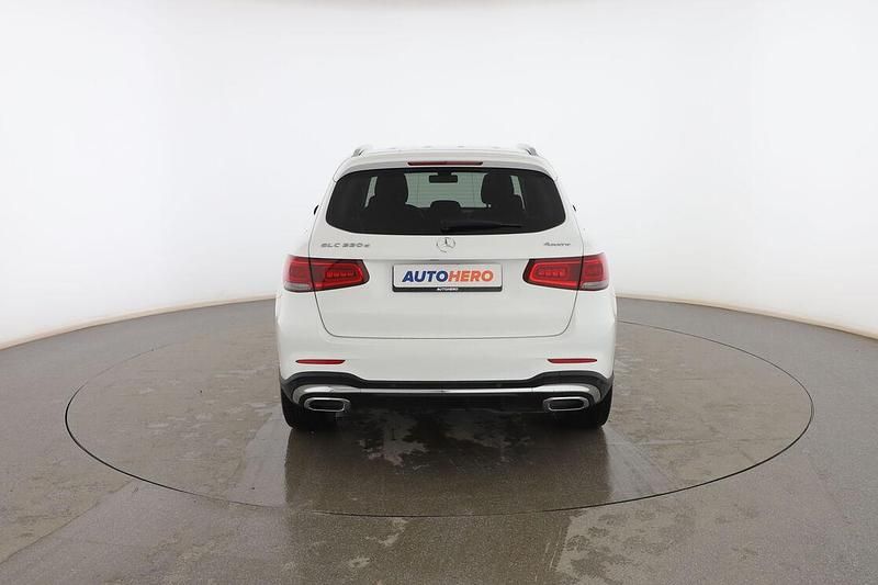 Usado Mercedes GLC220 AMG line 194 CV (142 kW) 2021 Blanco SUV