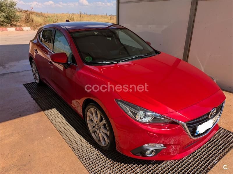 Rojo Usado 2015 Mazda 3 Berlina | 12.500 € (Precio justo) - Imagen 1/4