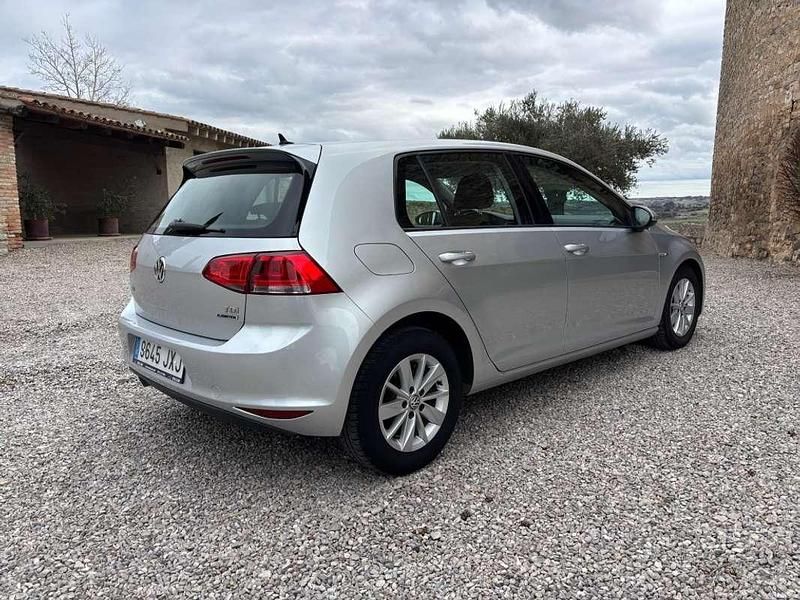 Usado VW Golf VII Advance 110 CV (80 kW) 2017 Gris Utilitario