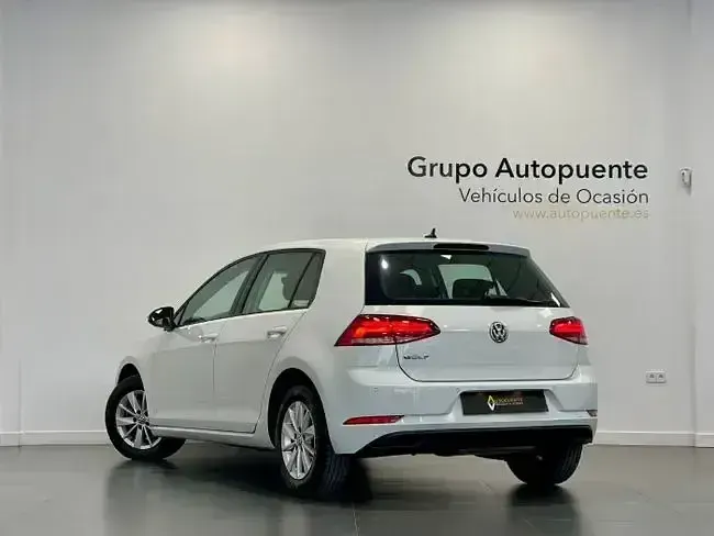 Usado VW Golf VII 115 CV (84 kW) 2019 Blanco Berlina