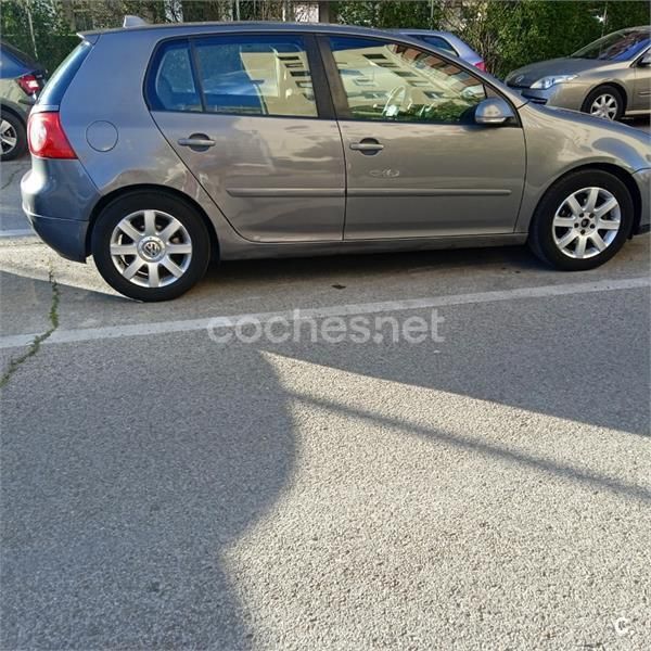 Gris / plata Usado 2005 VW Golf IV Trendline Berlina | 3000 € (Buen precio) - Imagen 1/4