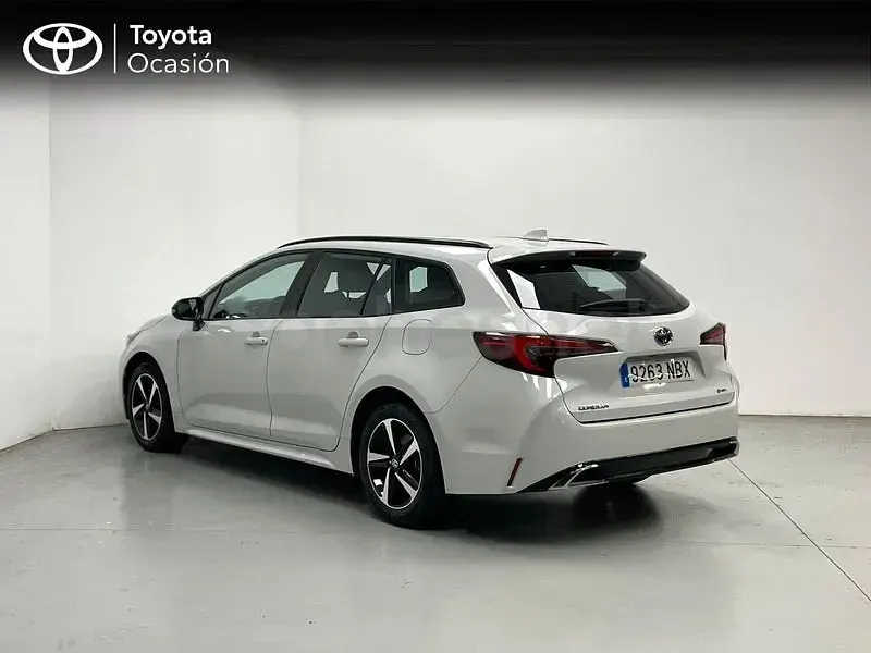 Usado Toyota Corolla Active 140 CV (102 kW) 2025 Gris / plata Familiar