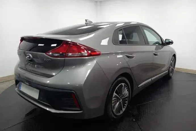 Usado Hyundai Ioniq 141 CV (103 kW) 2021 Gris Utilitario