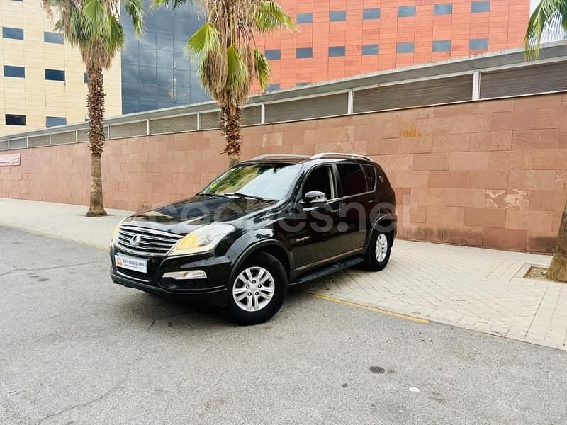 Negro Usado 2014 Ssangyong (KGM) Rexton SUV | 8999 € (Precio justo) - Imagen 1/4