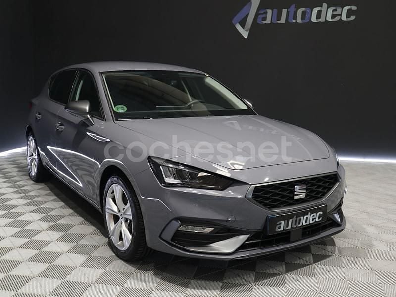 Usado Seat Leon FR 150 CV (110 kW) 2024 Gris / plata Berlina